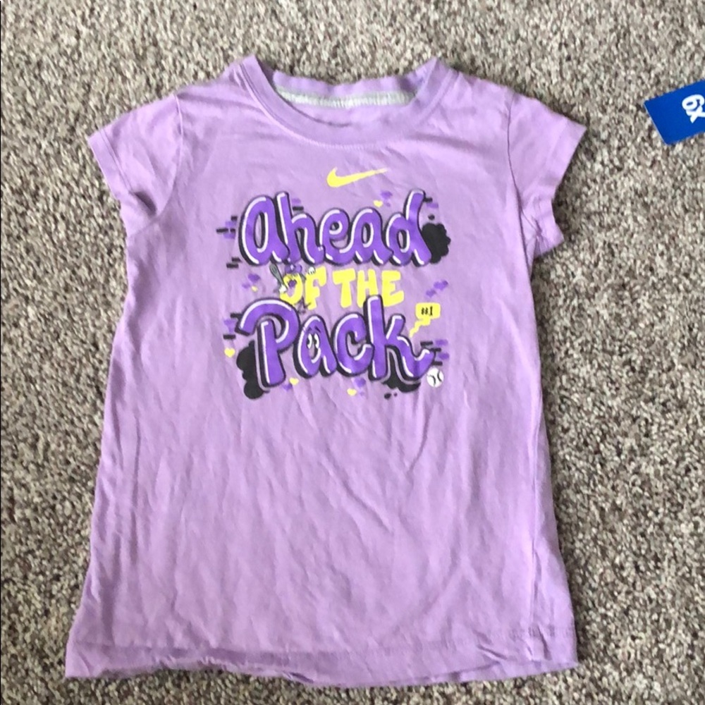 Nike girls ahead of the pack sz 6 tee
